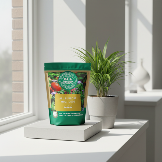 Gaia Green All Purpose en ventana con planta de interior en casa minimal