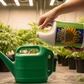 Jardinero usando Liquid KoolBloom en regadera Grow Shop México